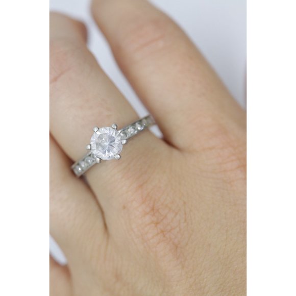 CZ Large Solitaire style Sterling Silver Ring. - Picture 5 of 10